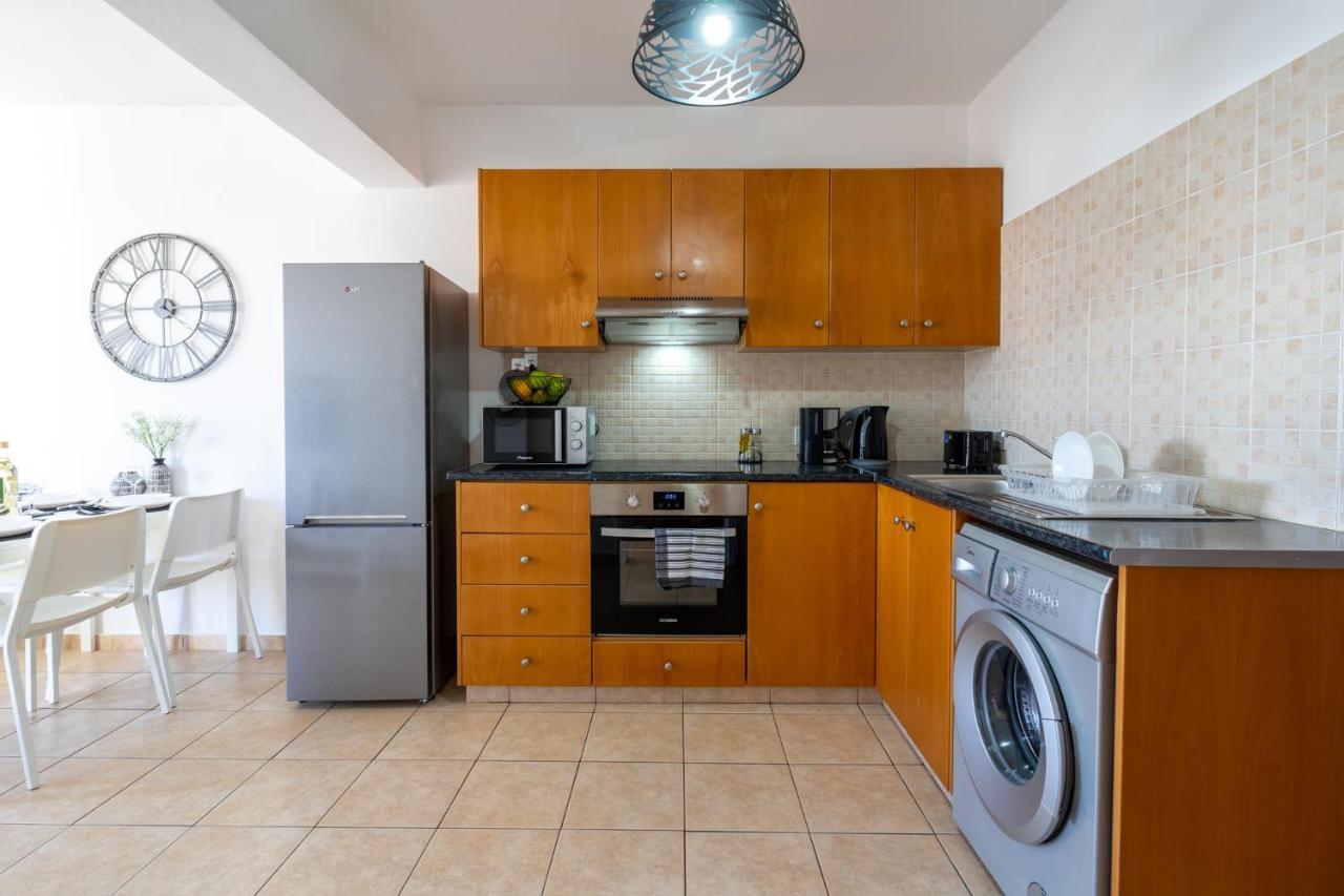 Polyn 1- Bedroom Apartment In Larnaka Exterior foto